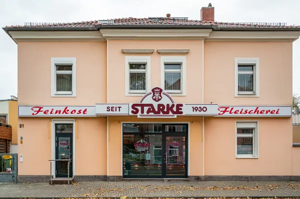 Frischetheke und Kassenbereich der Fleischerei Starke in Dresden