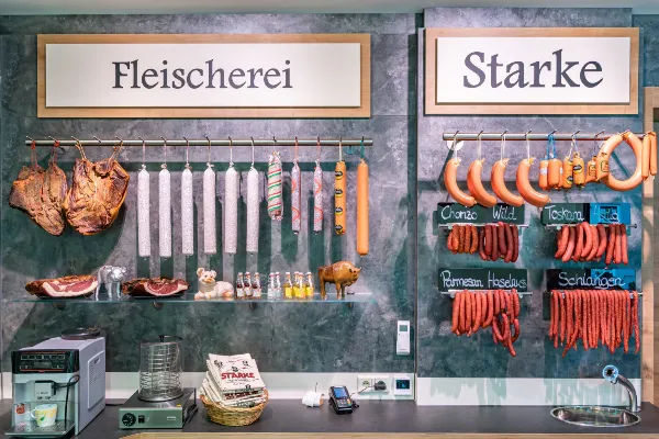Wurstwand Starke mit Chorizo, Toskana, Parmesan und Laubegaster Schlangen