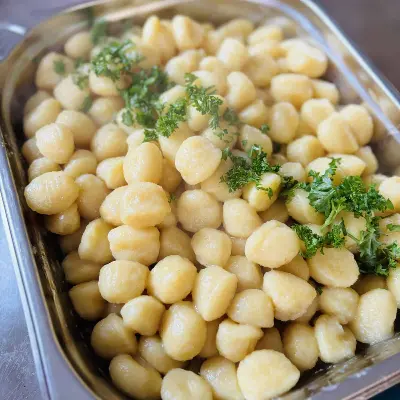 Partyservice Dresden: Gnocchi in Butter mit frischen Kräutern
