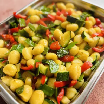 Partyservice Dresden: Gnocchi-Gemüsepfanne mit Paprika und Zucchini